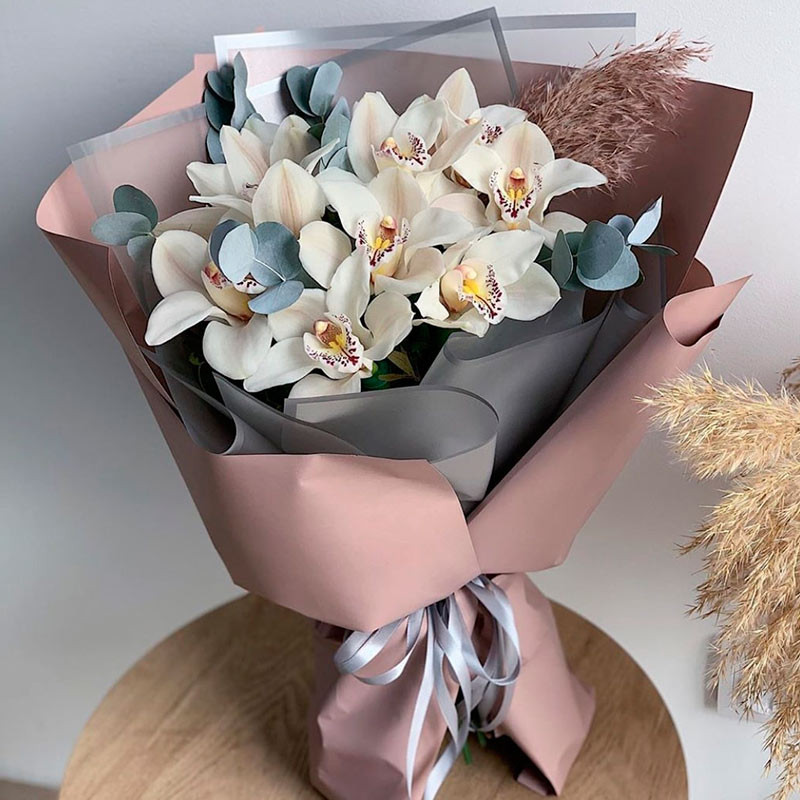 Букет белых орхидей фото