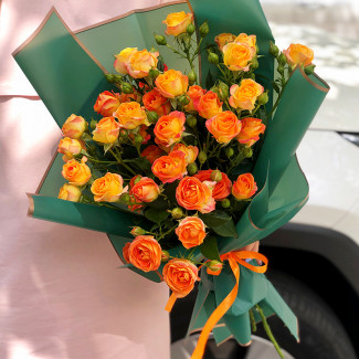 Оранжевая кустовая роза фото