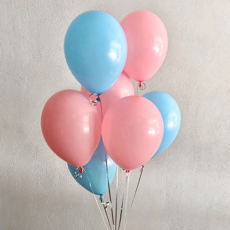 Розовые и голубые воздушные шарики фото