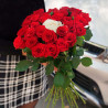 25 красных роз и 1 белая фото
