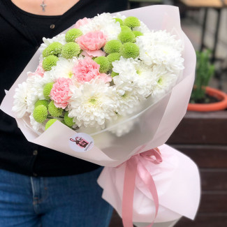 Bouquet with white chrysanthemums and carnations photo