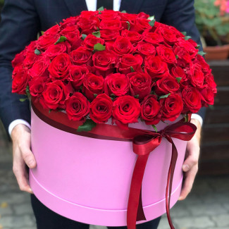101 red roses in box foto