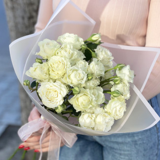 Bouquet of White Spray Roses
